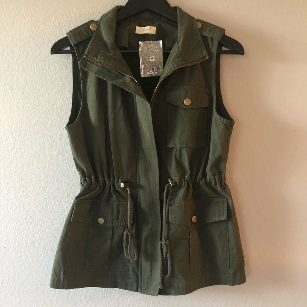 Super cute army green vest